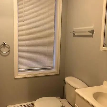 Private 2-Bedroom With Free Parking And Direct Bus To Nyc Manhattan Only 2 Blocks Away Linden Esterno foto