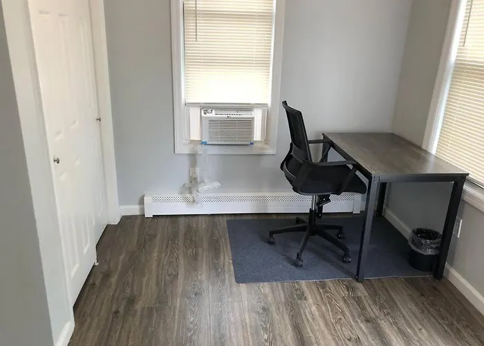 Private 2-Bedroom With Free Parking And Direct Bus To Nyc Manhattan Only 2 Blocks Away