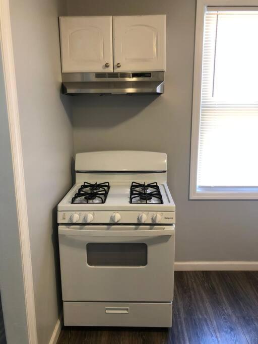 Private 2-bedroom With Free Parking And Direct Bus To Nyc Manhattan Only 2 Blocks Away Appartement Linden