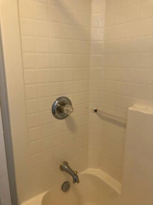 Appartement Private 2-bedroom With Free Parking And Direct Bus To Nyc Manhattan Only 2 Blocks Away