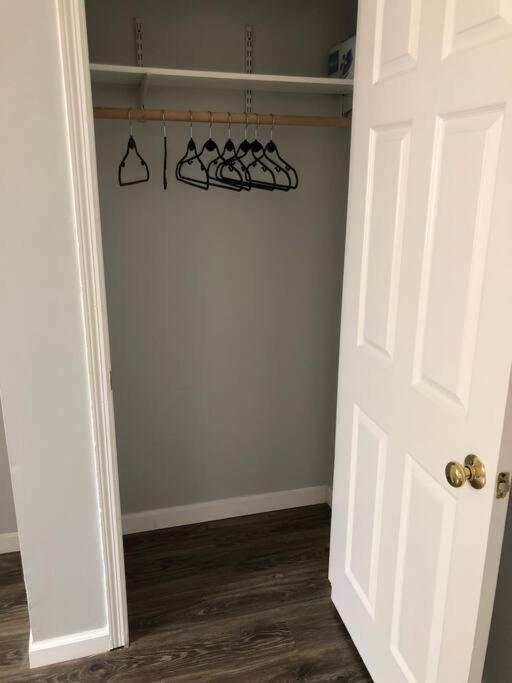 Private 2-bedroom With Free Parking And Direct Bus To Nyc Manhattan Only 2 Blocks Away Linden