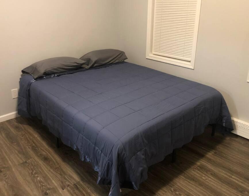 Private 2-bedroom With Free Parking And Direct Bus To Nyc Manhattan Only 2 Blocks Away * Linden