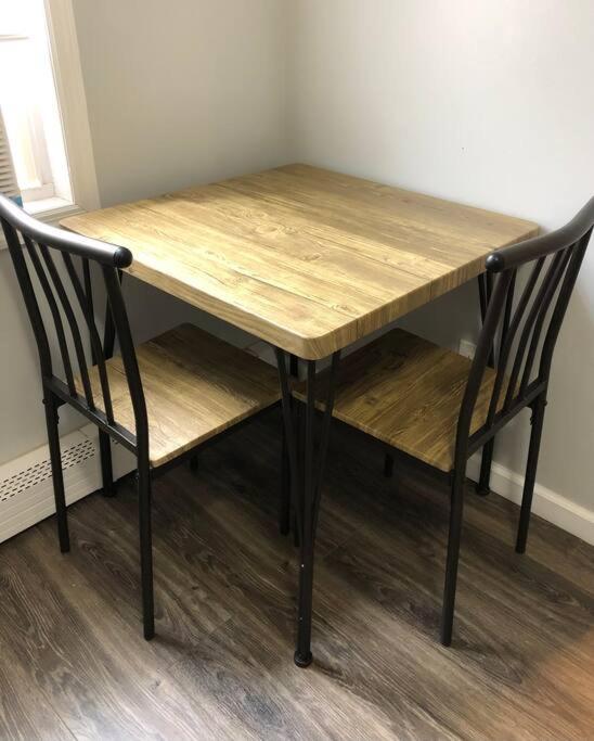 Private 2-bedroom With Free Parking And Direct Bus To Nyc Manhattan Only 2 Blocks Away *